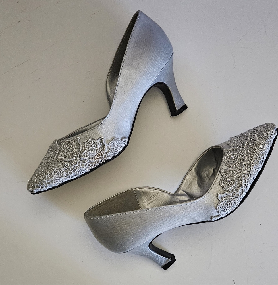 Di Lusso Satin And Lace Pumps